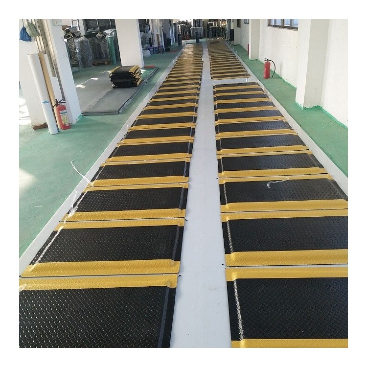 站立缓解脚疲劳垫，绿色黄边抗疲劳