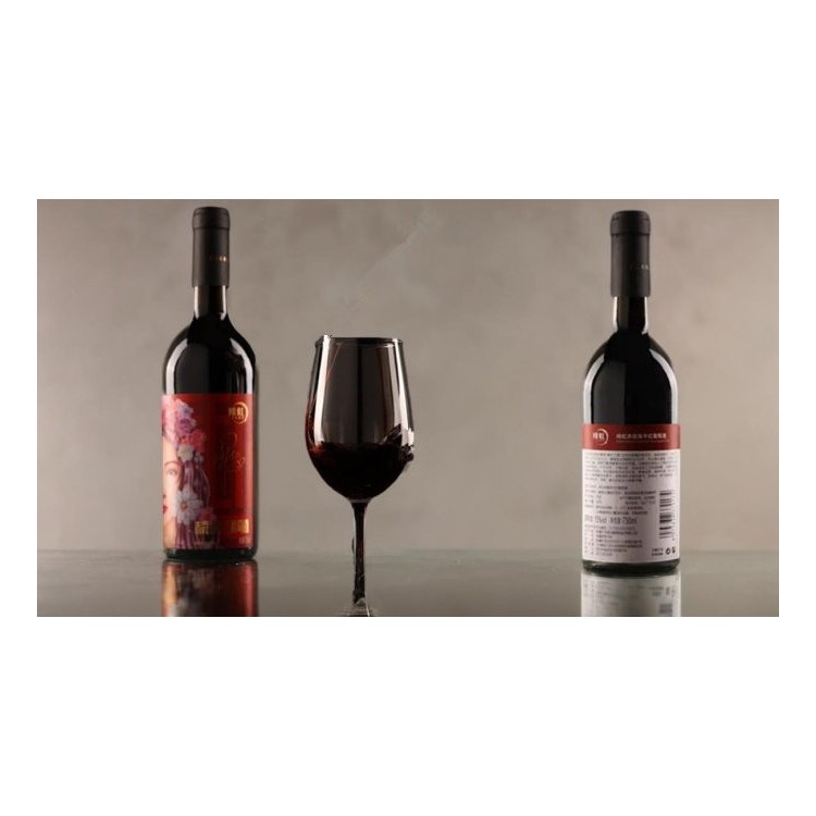 翁虹自创绯虹葡萄酒品牌国产赤霞珠