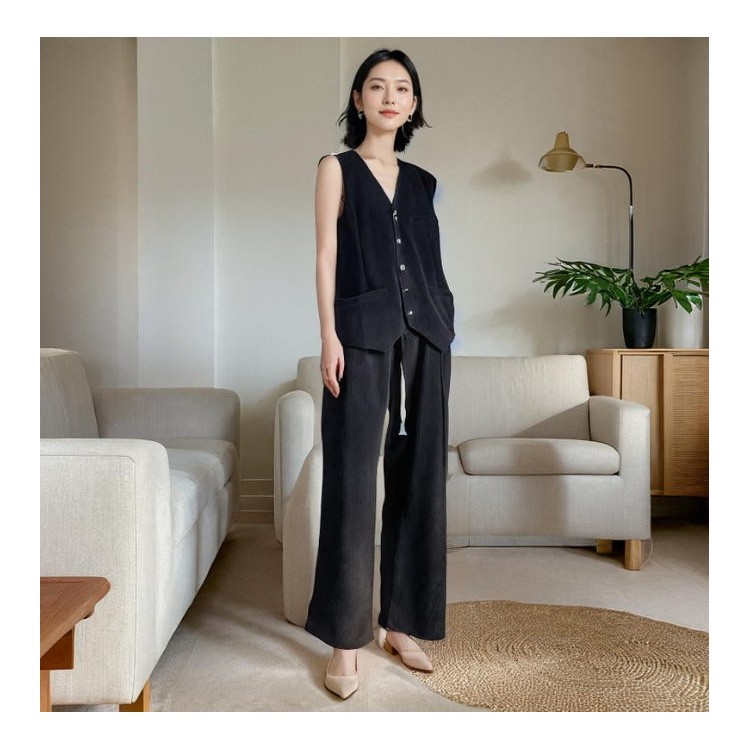 温碧霞自创IRENENA服装亚麻上衣时尚